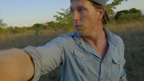 Hongerige wurgslang op de savanne